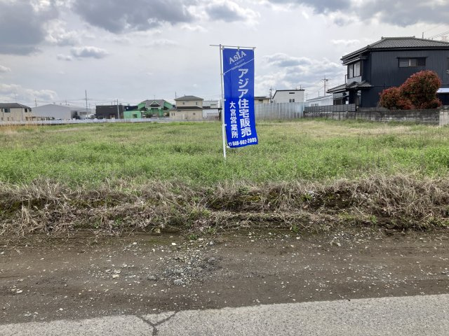 敷地面積94坪　売地　三郷市半田の外観|更地　敷地面積広々約９４坪！建築条件なし売地！お好きなハウスメーカーで建築可能です♪複数バス路線あり、最寄りバス停から徒歩４分！現地（2026年3月）撮影