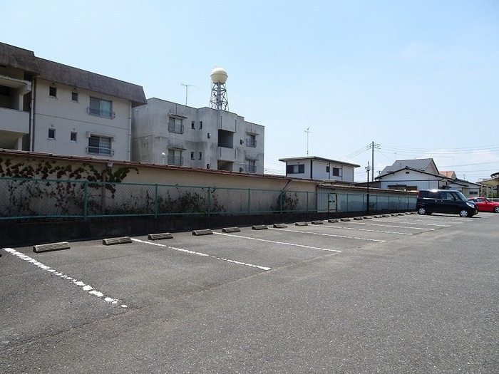ロイヤルメゾンの駐車場|駐車場です