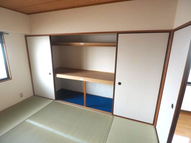 ハイネス岡本の居間・リビング
