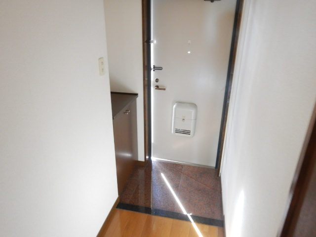 ハイネス岡本の玄関