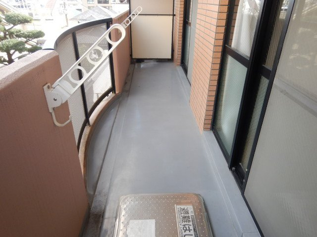 ハイネス岡本のバルコニー