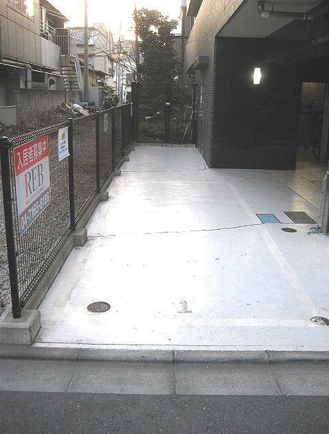 クオーレ浅草の駐車場