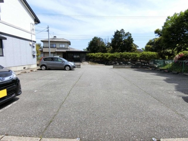 サンビレッジ　1の駐車場