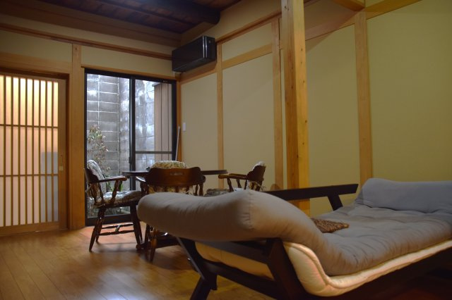 丹波口 「やっほー！」とオープンになれる京町家の居間・リビング|家具つきです（撤去相談可能）