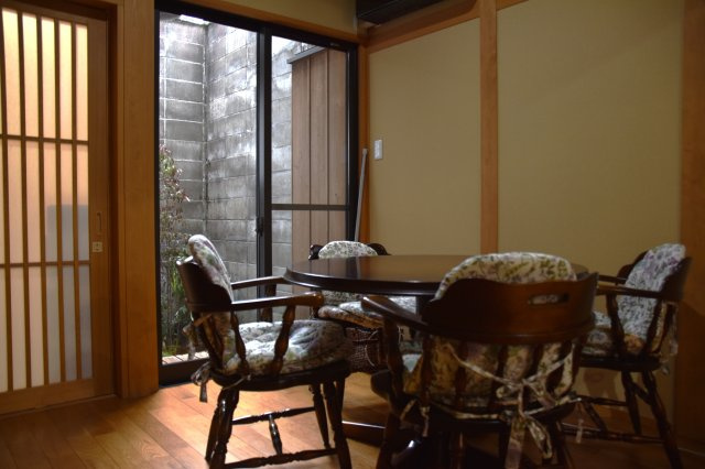 丹波口 「やっほー！」とオープンになれる京町家の居間・リビング|お庭を眺めながら団らんを