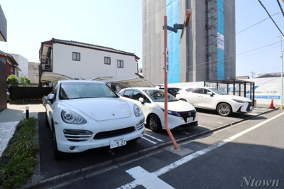 【駐車場】 | プライム松原 | 駐車場があるので、車を買う予定の方も安心です