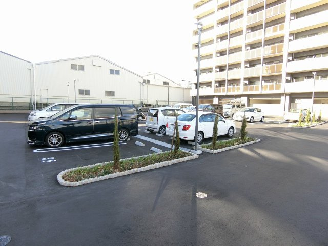 ウェスタ久留米けやき通り1の駐車場|駐車場に車を止められます