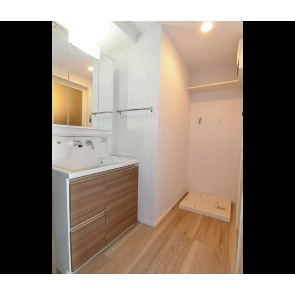 ウェスタ久留米けやき通り1の洗面所|ゆったりとスペースのある洗面所