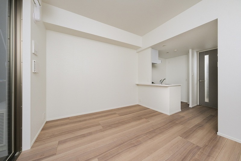 新品家具付きマンション呉服町23(KaGood福岡)の居間・リビング