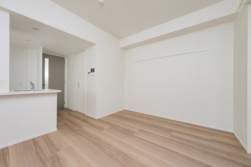 新品家具付きマンション呉服町23(KaGood福岡)の居間・リビング