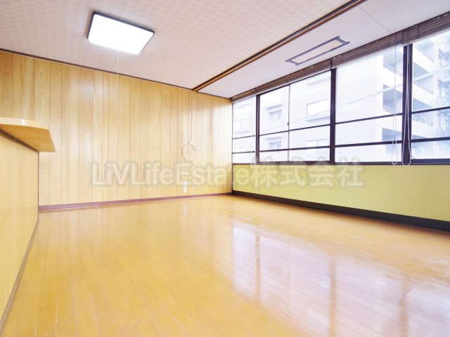 小平市学園西町２丁目の賃貸マンションの居間・リビング