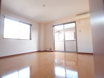 【居間・リビング】 | ウィングテラス実籾 | ゆったりとした居間です