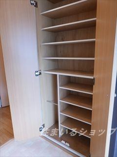 広島市安佐北区小河原町のアパートの玄関|大型シューズボックス