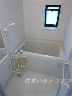 広島市安佐北区小河原町のアパートの浴室|窓あり