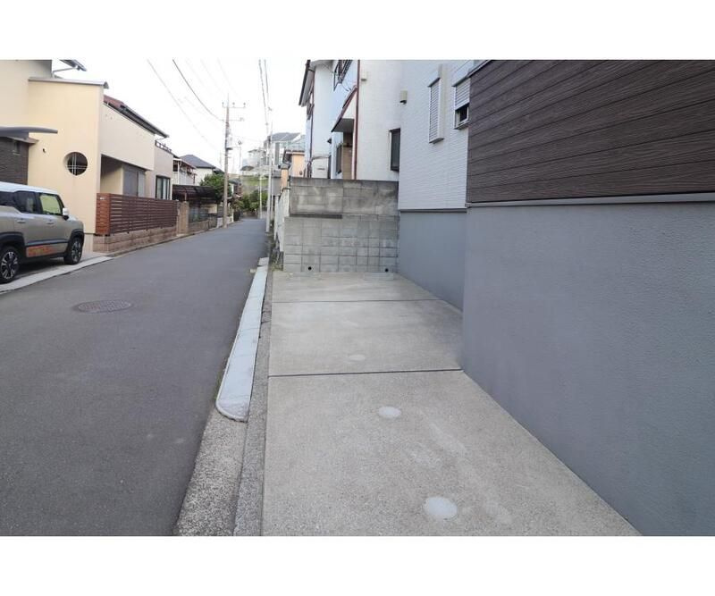 ラディアン横浜の駐車場