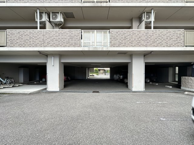プロスペリタ上町の駐車場