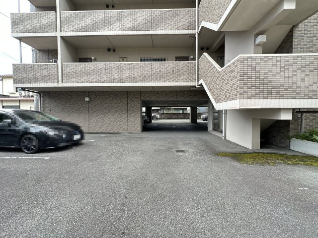 プロスペリタ上町の駐車場