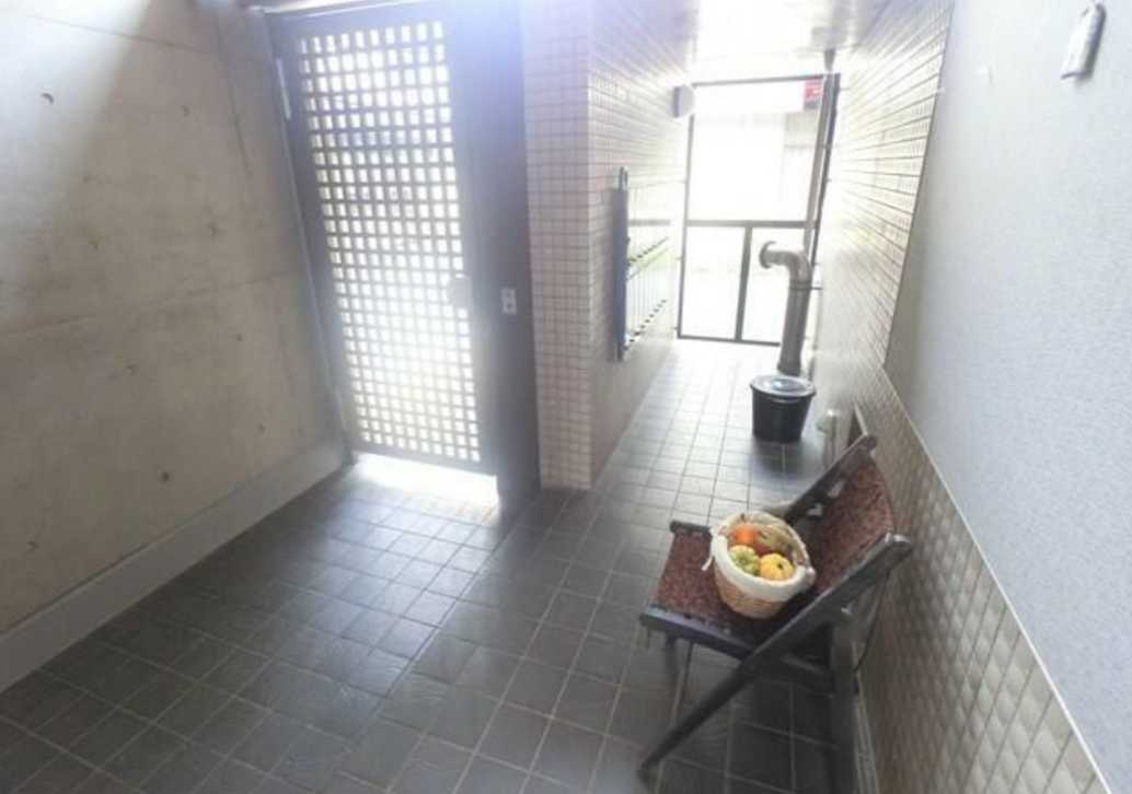精養堂アパートメンツ　駅近　オートロック　バストイレ別のロビー