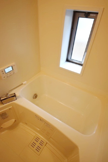 ソレイユ港南の浴室