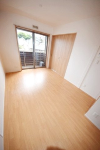 ソレイユ港南の居間・リビング