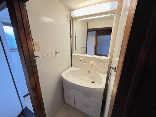 河内長野市本町戸建の洗面所