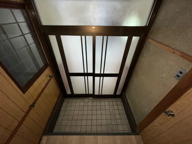 河内長野市本町戸建の玄関