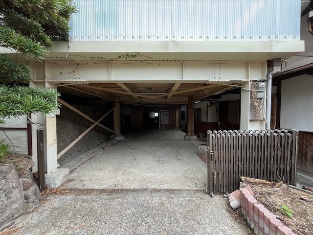 河内長野市本町戸建の駐車場