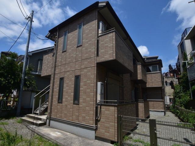アーク山手のエントランス