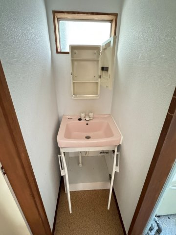 蓮田ビルの洗面所|広い洗面スペース