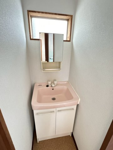 蓮田ビルの洗面所|コンパクトで使いやすい洗面所