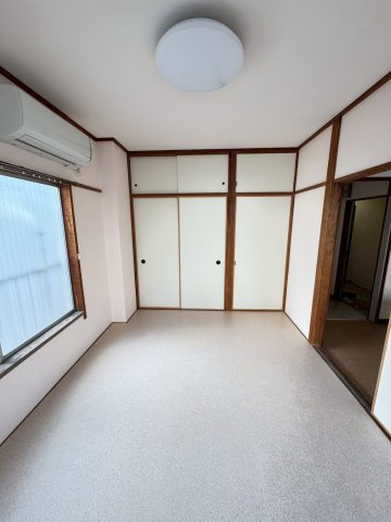 蓮田ビルの寝室|開放的な寝室です