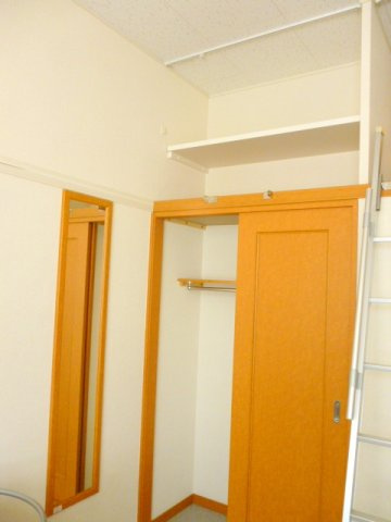 レオパレスプレミール稲毛の内装|クローゼット