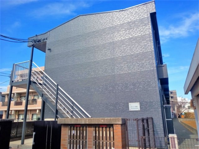 レオパレスプレミール稲毛の外観|外観は落ち着いています