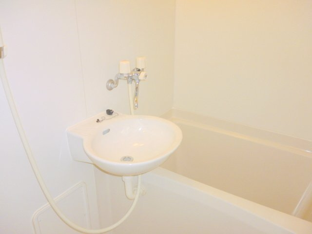 レオパレスプレミール稲毛の浴室|バス・トイレ別