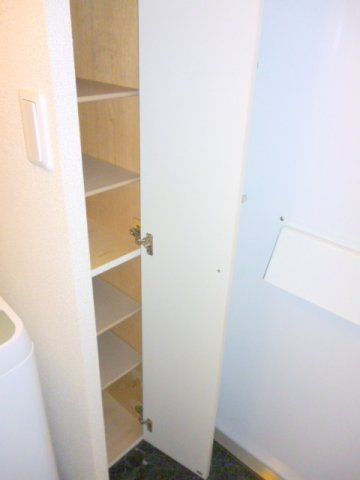 レオパレスプレミール稲毛の玄関|シューズボックス