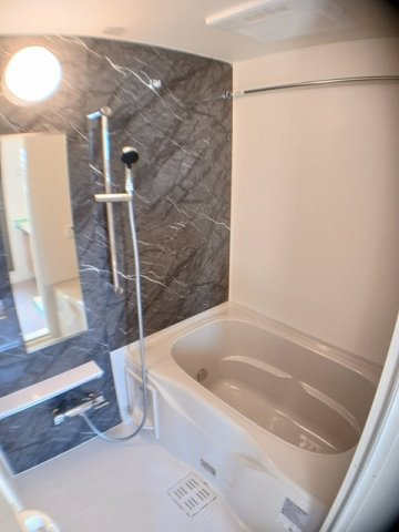 マーヴェラス末広　Ⅲの浴室|落ち着いた空間のお風呂です