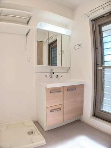 マーヴェラス末広　Ⅲの洗面所|脱衣スペースもあります