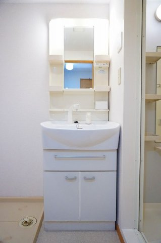 プライドの洗面所|ゆったりとスペースのある洗面所