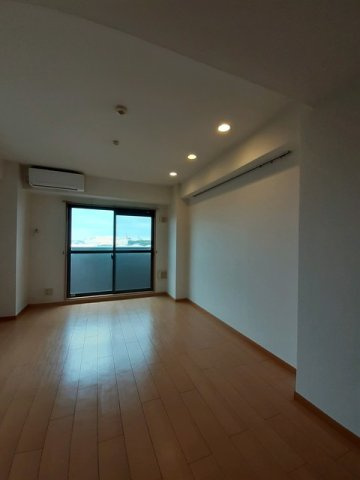 プライドの内装|明るい室内です