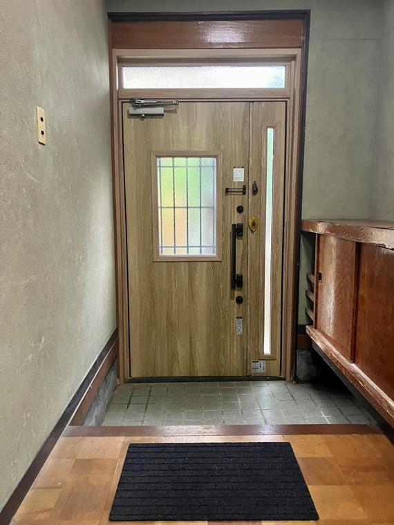 園生町戸建の玄関|落ち着いた玄関です