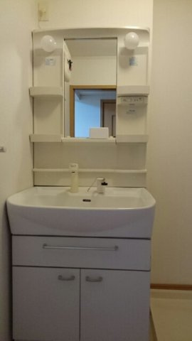 フォレストタウンⅡの洗面所|ゆったりとスペースのある洗面所