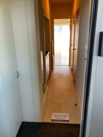 クレイノエンジョイライフの玄関|明るい玄関です