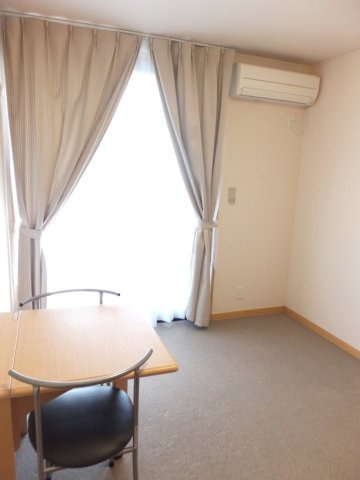 レオパレスグランデーム幕張の居間・リビング|リビングです