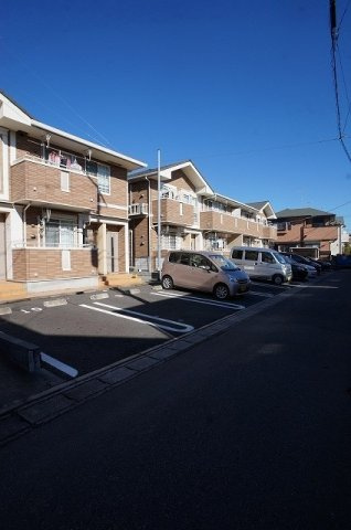 スカイハイツ３号館の駐車場|駐車場に車を止められます