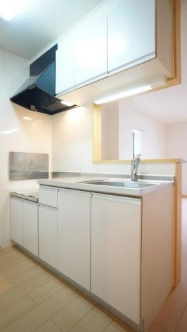 スカイハイツ３号館のキッチン|コンパクトなキッチンで掃除もラクラク