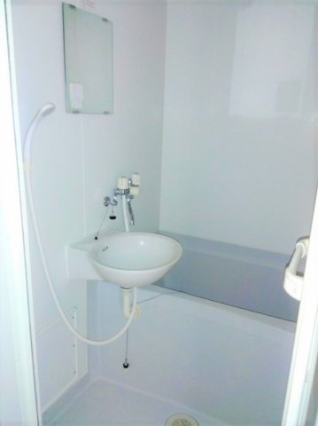 レオパレスヴァーグの浴室|落ち着いた空間のお風呂です