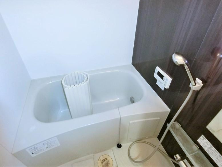 アルヴィータ壱番館の浴室|日々の疲れを癒すお風呂付です