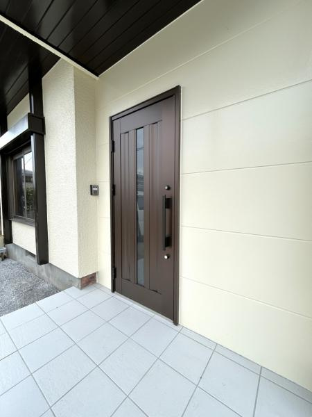宇都宮市立伏町　5LDK　中古住宅の玄関
