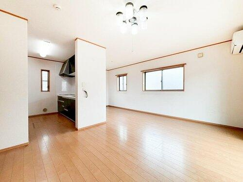 宇都宮市鶴田町　4ＳＬＤＫ　中古住宅の居間・リビング