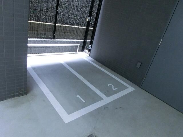 スカイコート上野稲荷町の駐車場
